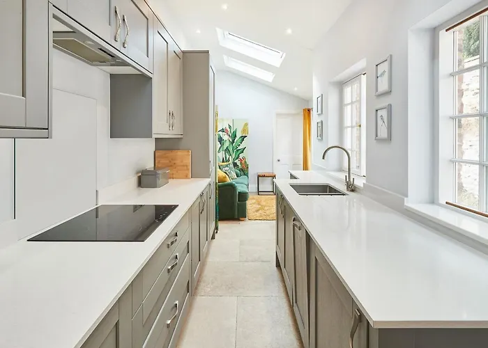 Host & - The Old School House * Pickering