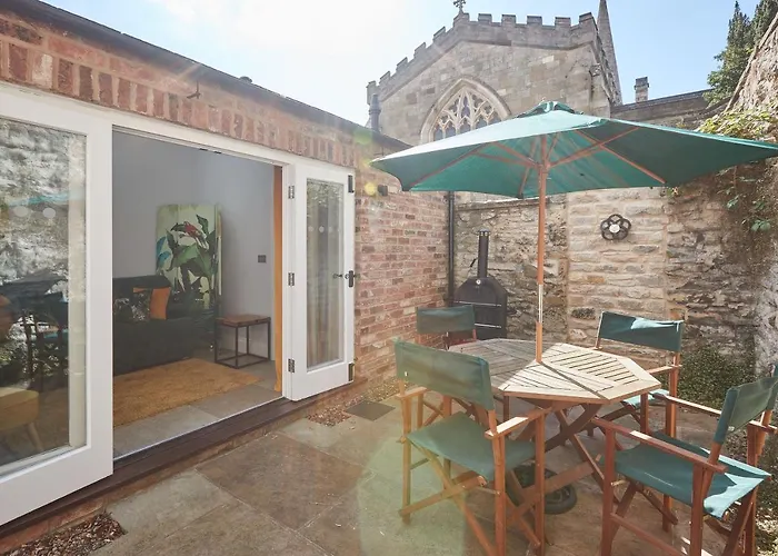 Host & - The Old School House