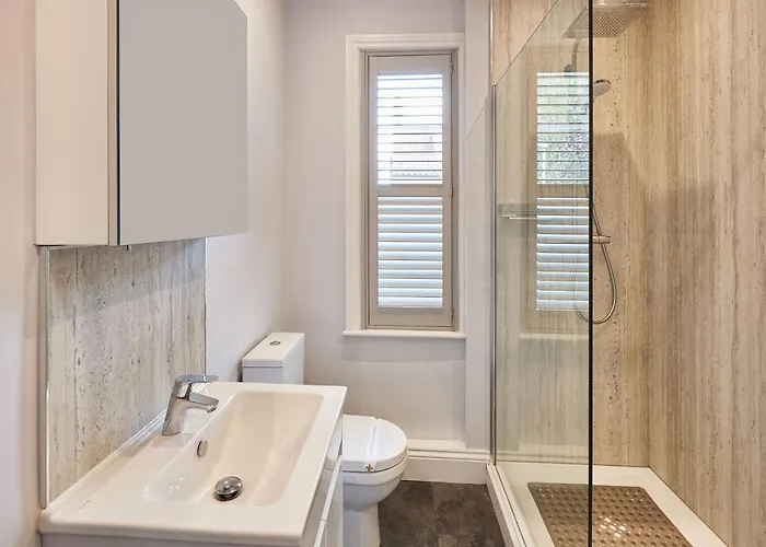 Host & - The Old School House